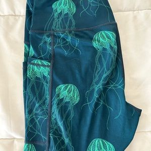 CVG (constantly varied gear) Capri length leggings